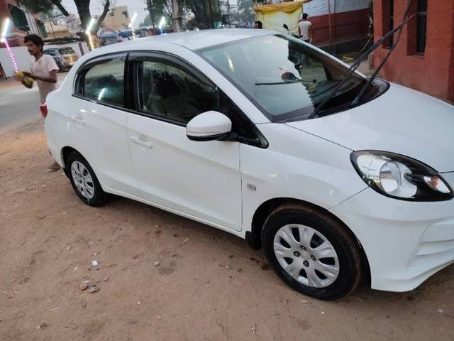 https://images10.gaadi.com/usedgaadi-sellcar/UsedCar/b670cf56-708c-4113-92f8-5e0e9b02629b/a268986d-ebfd-415e-adf4-8e067ba9c70c.jpg?imwidth=6400