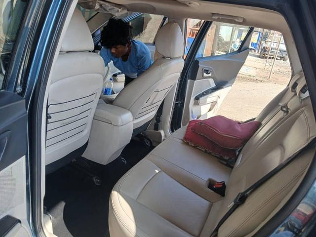 Second-hand 2019 Mahindra XUV300 W8 Option Diesel BSIV for sale in Garhwa-9