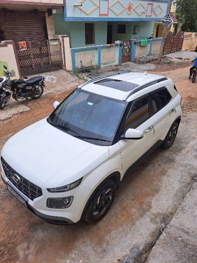 https://images10.gaadi.com/usedgaadi-sellcar/UsedCar/b67600f7-af6d-41c7-86e9-6a0461c74e1b/76986ef0-2c1c-47d7-b078-e4fbd4b60da8.jpg?imwidth=6401