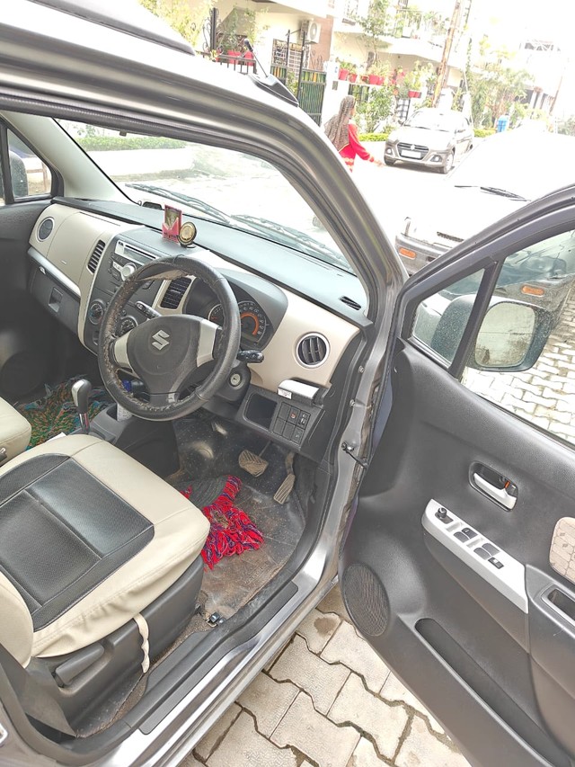 Second-hand 2016 Maruti Suzuki Wagon R AMT VXI for sale in Jhansi-5