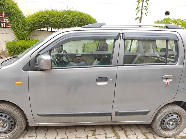 Second-hand 2016 Maruti Suzuki Wagon R AMT VXI for sale in Jhansi-1