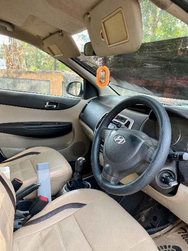 Second-hand 2012 Hyundai i20 1.4 CRDi Magna for sale in Bharuch-14