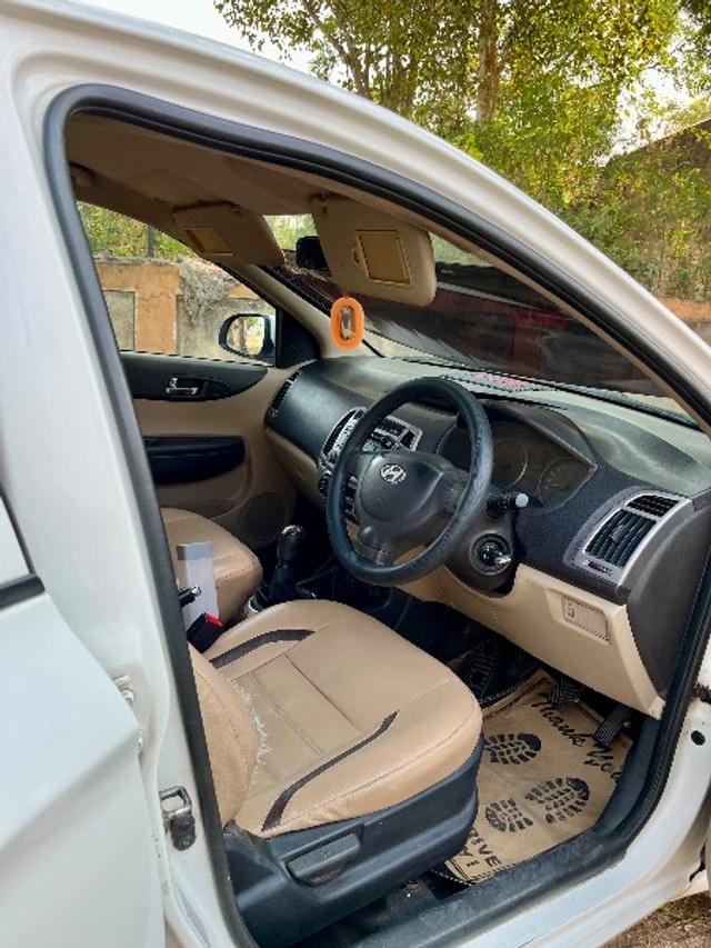 Second-hand 2012 Hyundai i20 1.4 CRDi Magna for sale in Bharuch-11