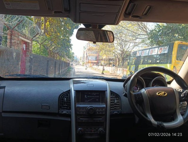 Second-hand 2014 Mahindra XUV500 W6 2WD for sale in Gwalior-12