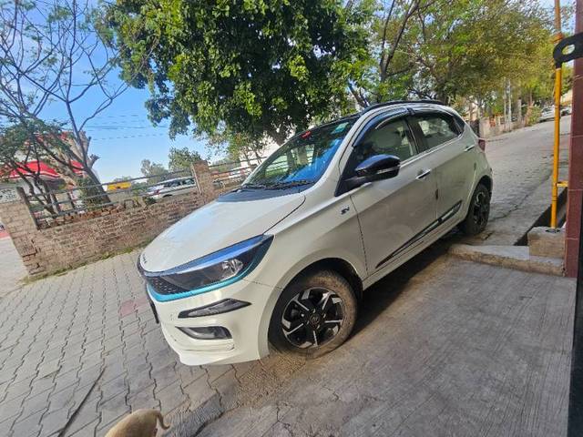 https://images10.gaadi.com/usedgaadi-sellcar/UsedCar/b6864cc6-6c1c-4ee6-97e0-03fff3978cb6/21e8a460-ca1d-4adc-a945-0ffd717393b0.jpg?imwidth=6400