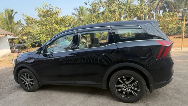 Second-hand 2023 Mahindra XUV700 AX7 AT BSVI for sale in Navi Mumbai-4