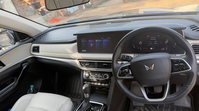 Second-hand 2023 Mahindra XUV700 AX7 AT BSVI for sale in Navi Mumbai-3