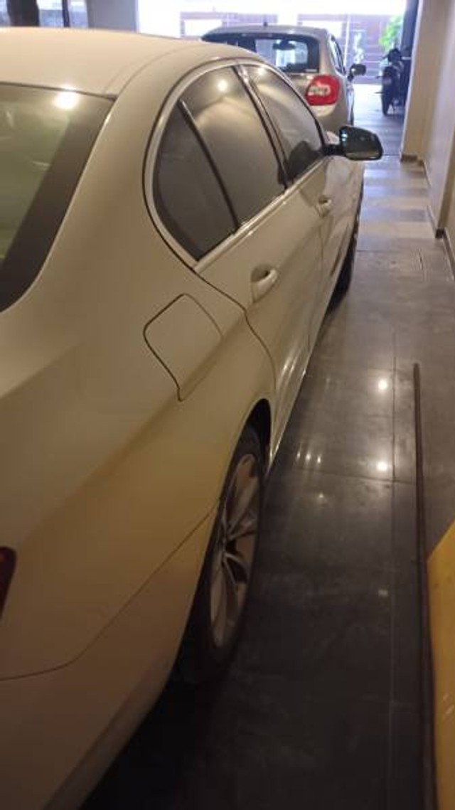 Second-hand 2017 BMW 5 Series 520d Luxury Line for sale in New Delhi-3