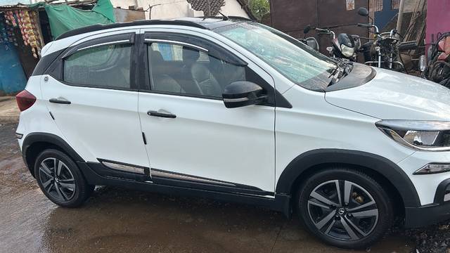 https://images10.gaadi.com/usedgaadi-sellcar/UsedCar/b68ba885-345b-4a3e-ac6b-68021f79fc9e/59fd37e9-97dd-48f2-a8be-1832bef6a4ab.jpeg?imwidth=6401