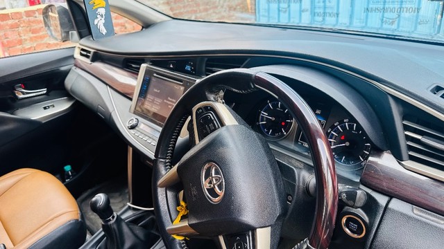 Second-hand 2017 Toyota Innova Crysta 2.4 VX MT BSIV for sale in Sant Kabir Nagar-12