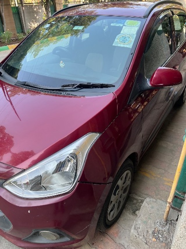 Second-hand 2016 Hyundai Grand i10 Sportz for sale in Gautam Buddha Nagar-4