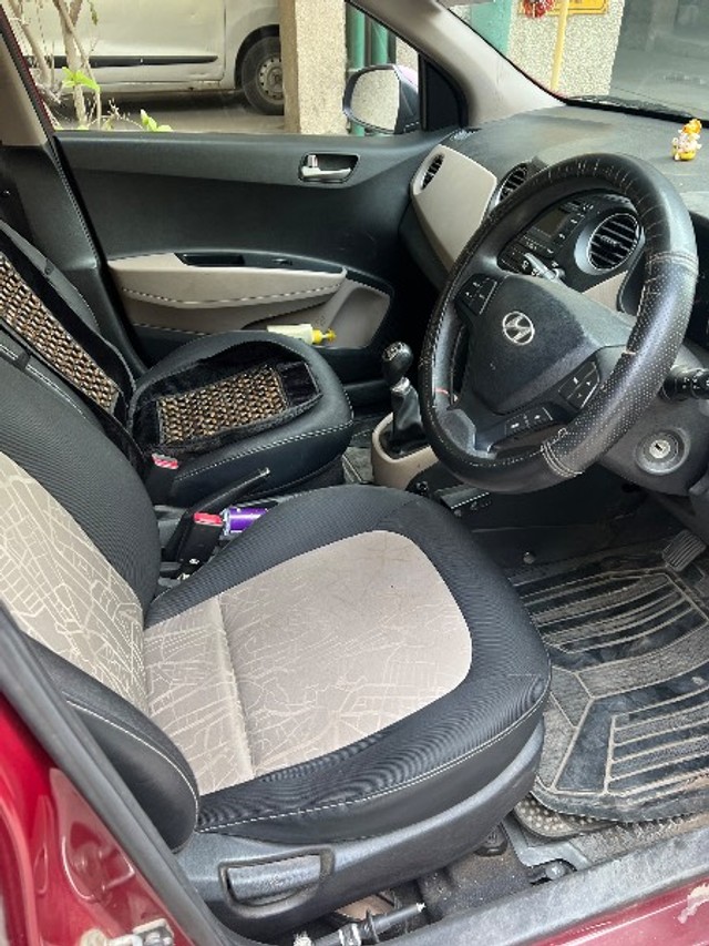 Second-hand 2016 Hyundai Grand i10 Sportz for sale in Gautam Buddha Nagar-9