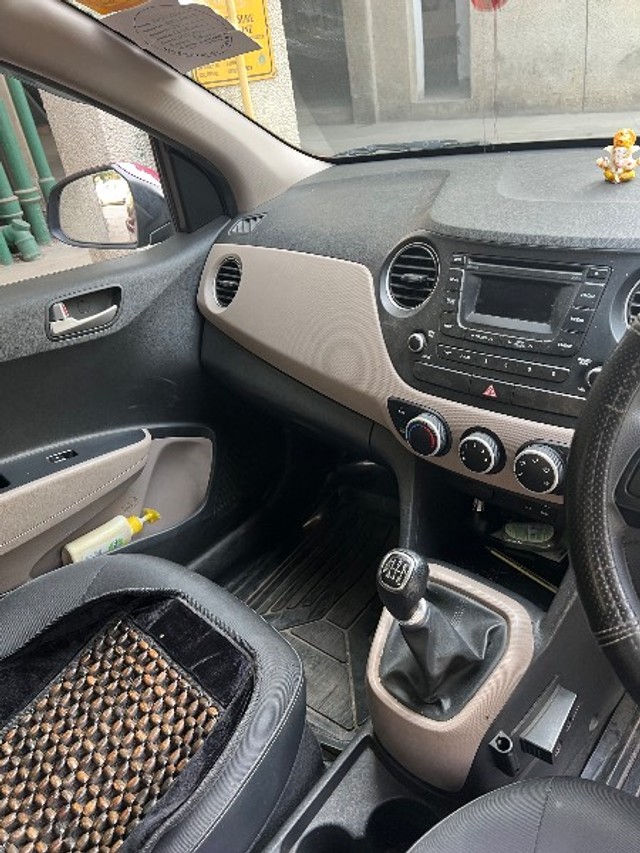 Second-hand 2016 Hyundai Grand i10 Sportz for sale in Gautam Buddha Nagar-8