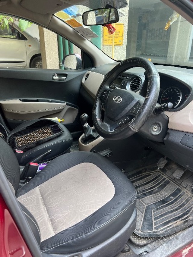 Second-hand 2016 Hyundai Grand i10 Sportz for sale in Gautam Buddha Nagar-10