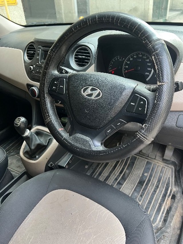Second-hand 2016 Hyundai Grand i10 Sportz for sale in Gautam Buddha Nagar-6