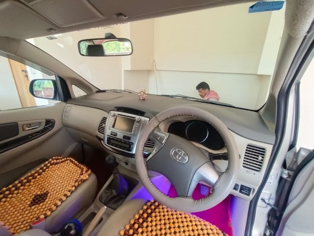 Toyota Innova 2.5 ZX Diesel 7 Seater Second-hand 2015 Toyota Innova 2.5 ZX Diesel 7 Seater for sale in Dakshina Kannada-7