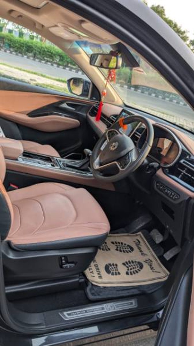 Second-hand 2024 MG Hector Plus Savvy Pro CVT 2023-2025 for sale in Gurgaon-3