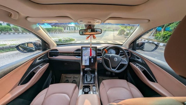 Second-hand 2024 MG Hector Plus Savvy Pro CVT 2023-2025 for sale in Gurgaon-2