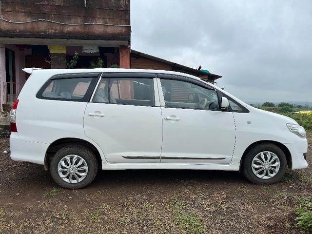 Second-hand 2012 Toyota Innova 2.5 GX (Diesel) 8 Seater BS IV for sale in Khargone-1