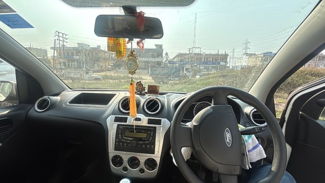 Ford Figo Petrol ZXI Second-hand 2012 Ford Figo Petrol ZXI for sale in Baddi-5