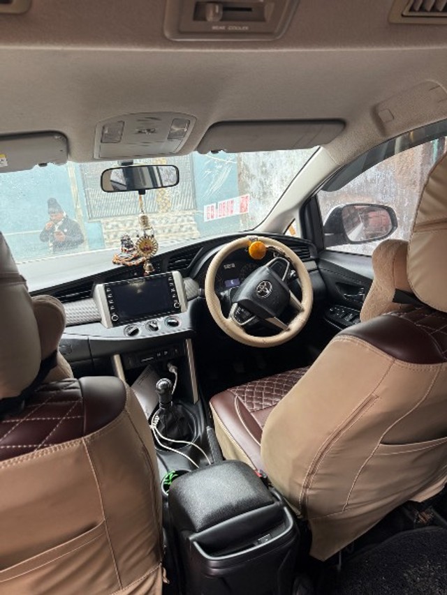 Second-hand 2022 Toyota Innova Crysta 2.7 GX 8 STR for sale in Ayodhya-12