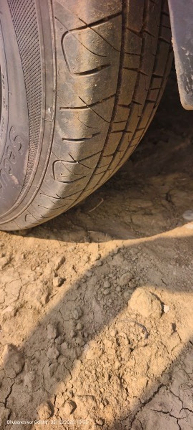 Second-hand 2023 Mahindra XUV300 W8 Diesel for sale in Bhubaneswar-2