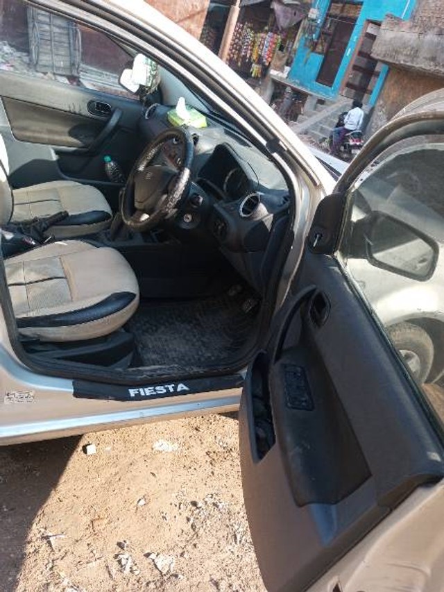 Second-hand 2012 Ford Fiesta Classic 1.6 Duratec LXI for sale in New Delhi-5