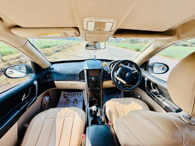 Second-hand 2017 Mahindra XUV500 W6 2WD for sale in Ujjain-5