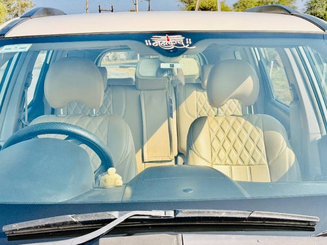 Second-hand 2017 Mahindra XUV500 W6 2WD for sale in Ujjain-7