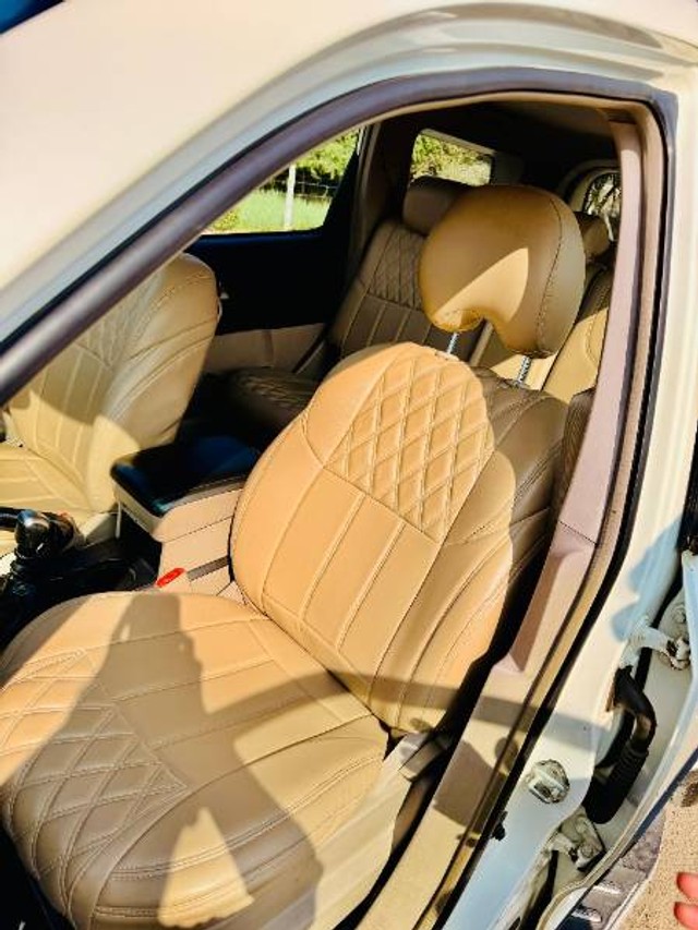 Second-hand 2017 Mahindra XUV500 W6 2WD for sale in Ujjain-11