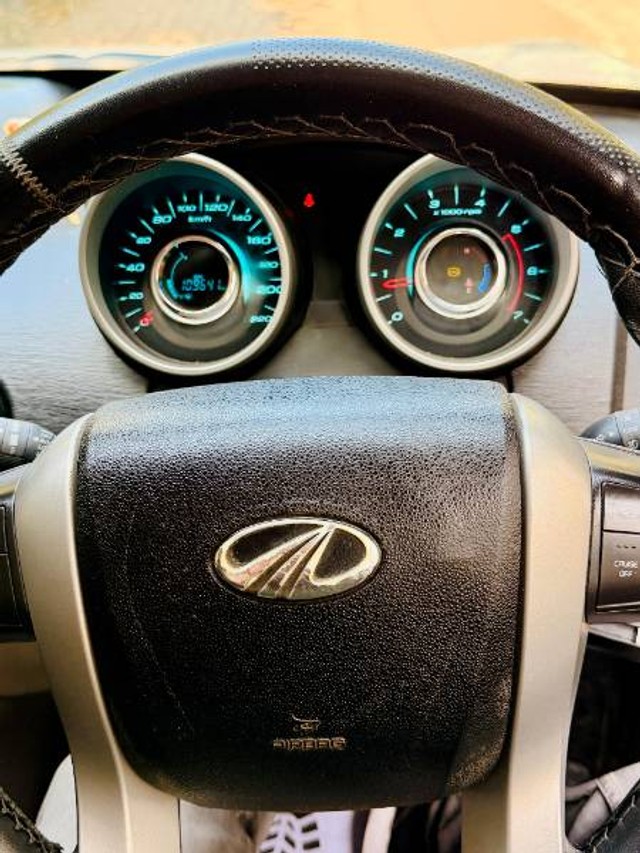 Second-hand 2017 Mahindra XUV500 W6 2WD for sale in Ujjain-12