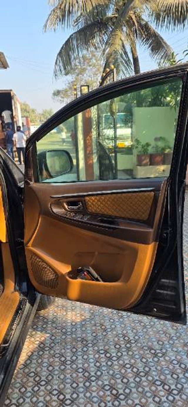 Second-hand 2011 Toyota Innova 2.5 VX (Diesel) 8 Seater BS IV for sale in Navi Mumbai-6