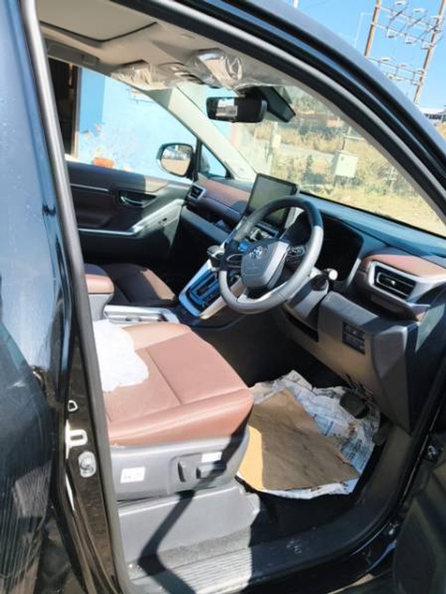 Second-hand 2025 Toyota Innova Hycross VX 7STR Hybrid for sale in Mumbai-3