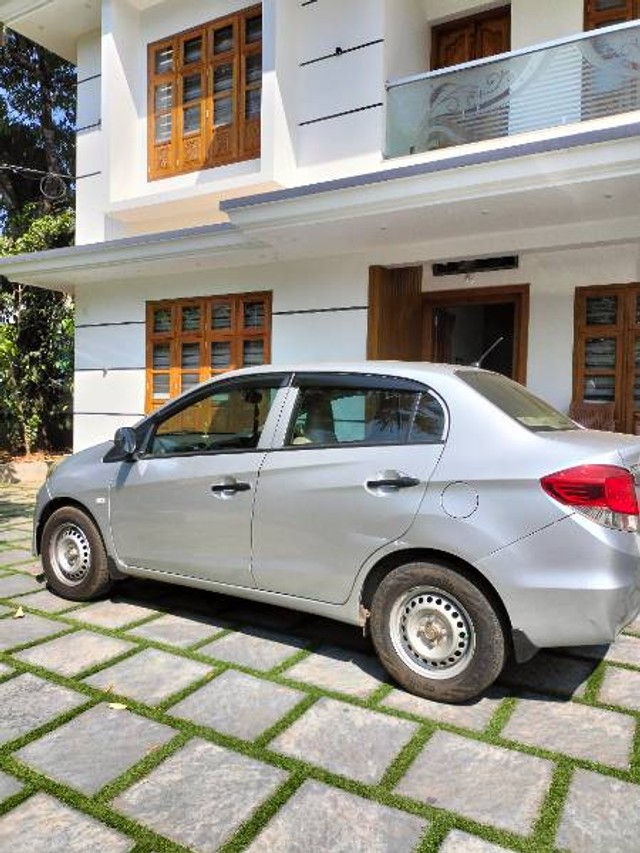 Second-hand 2016 Honda Amaze E i-Dtech for sale in Thrissur-5