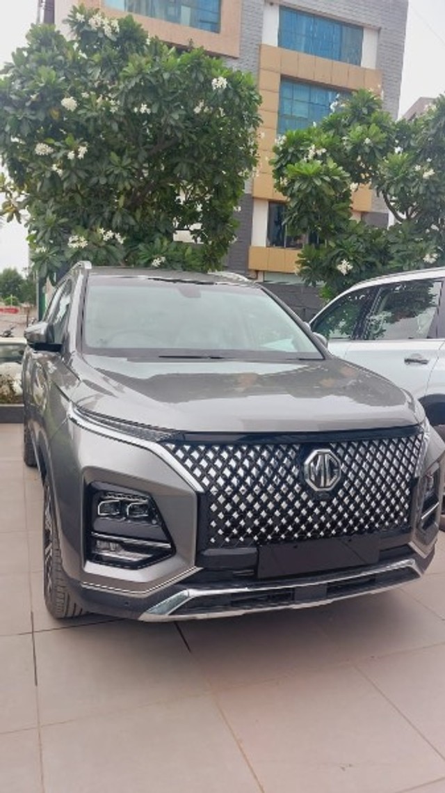 MG Hector Savvy Pro CVT 2023-2025 Second-hand 2024 MG Hector Savvy Pro CVT 2023-2025 for sale in Ahmedabad-0