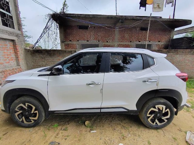 Second-hand 2024 Nissan Magnite Kuro MT for sale in Garhwa-2