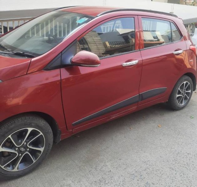 Second-hand 2017 Hyundai Grand i10 Magna AT for sale in Akola-3