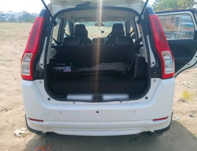 Second-hand 2024 Maruti Wagon R VXI CNG for sale in Vadodara-3