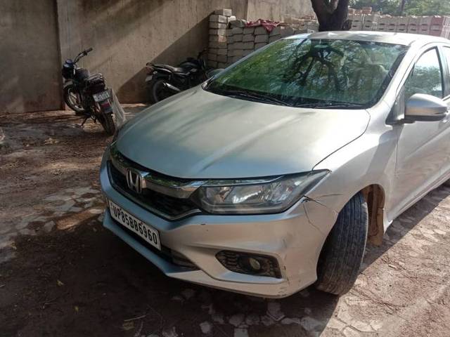https://images10.gaadi.com/usedgaadi-sellcar/UsedCar/b6c14af7-ca11-4f15-8b3f-727d20b58202/316bfb19-5a90-4b53-8358-85c2ff9bf09b.jpg?imwidth=6401