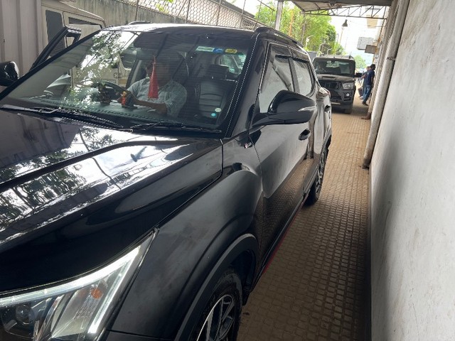 Mahindra XUV300 W8 Opt Second-hand 2023 Mahindra XUV300 W8 Opt for sale in Kamrup-3