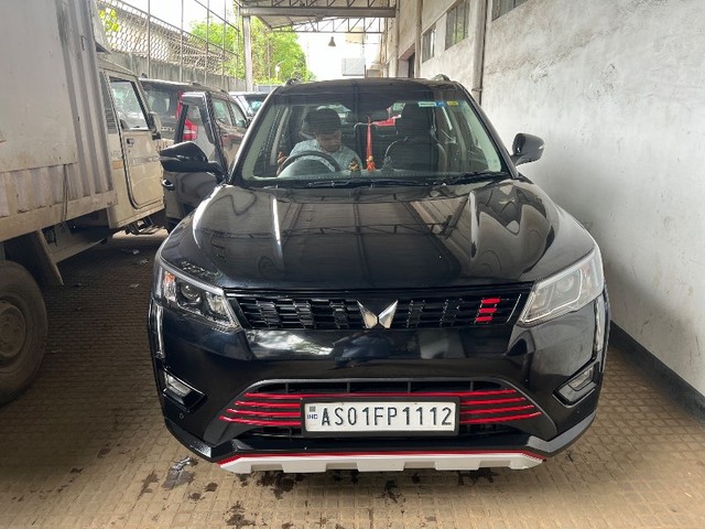 Mahindra XUV300 W8 Opt Second-hand 2023 Mahindra XUV300 W8 Opt for sale in Kamrup-0