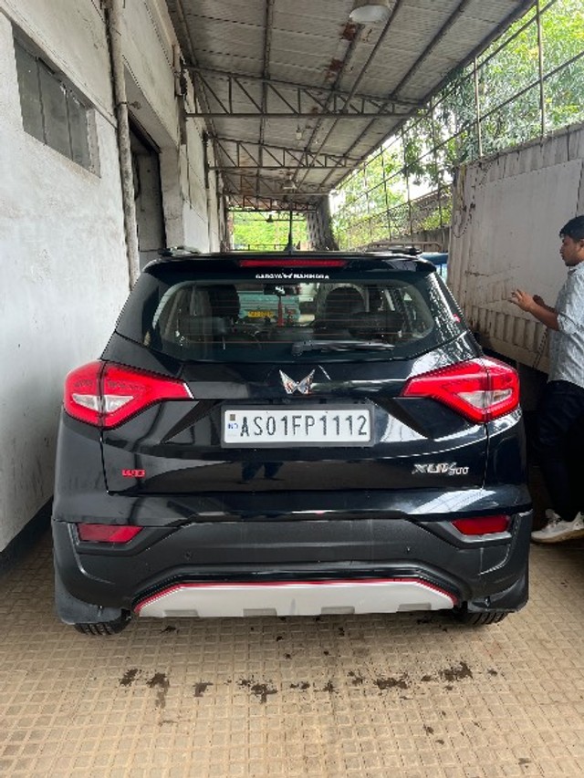 Mahindra XUV300 W8 Opt Second-hand 2023 Mahindra XUV300 W8 Opt for sale in Kamrup-4