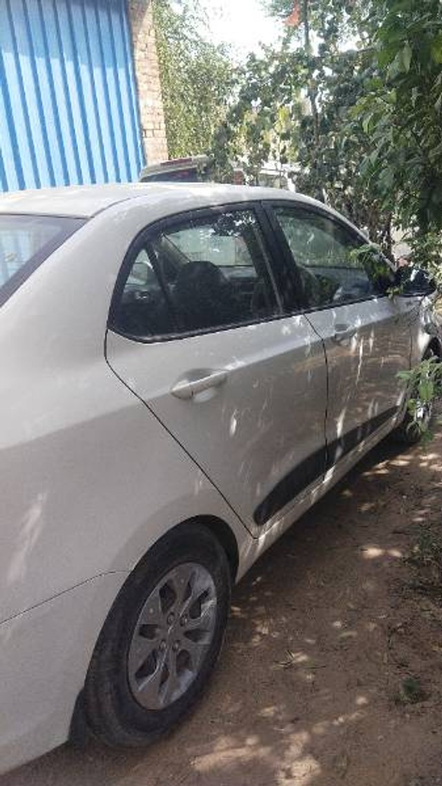 Second-hand 2017 Hyundai Xcent 1.2 CRDi S for sale in Churu-4