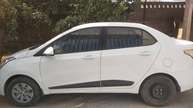 Second-hand 2017 Hyundai Xcent 1.2 CRDi S for sale in Churu-2