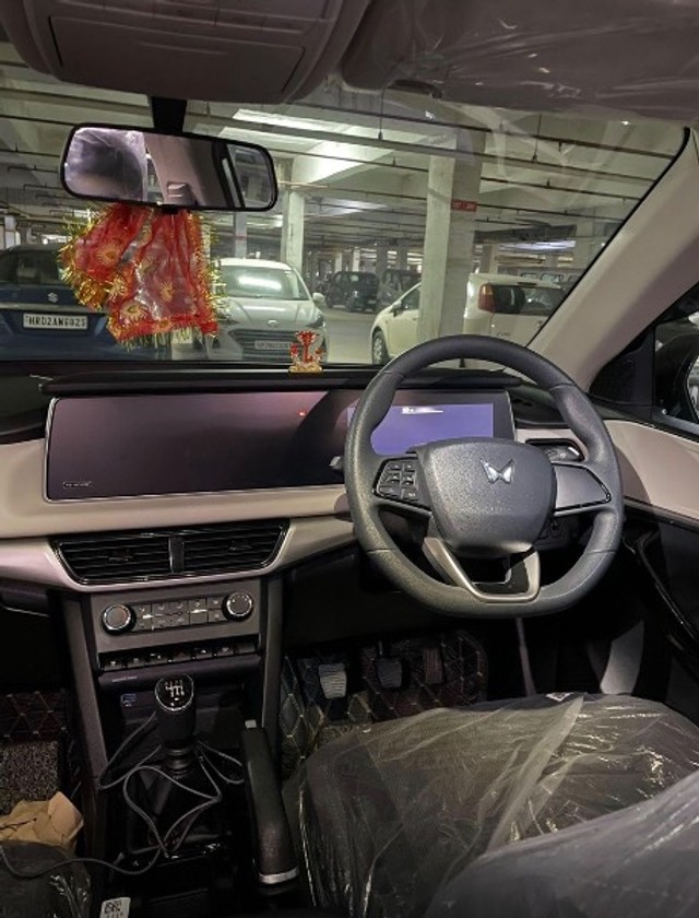 Second-hand 2022 Mahindra XUV700 AX5 BSVI for sale in Greater Noida-1