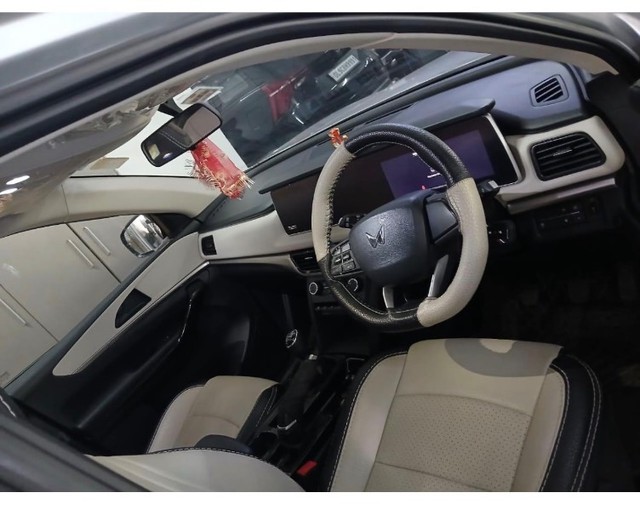 Second-hand 2022 Mahindra XUV700 AX5 BSVI for sale in Greater Noida-2