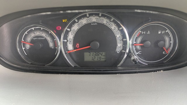 Second-hand 2017 Mahindra NuvoSport N6 for sale in Nashik-3