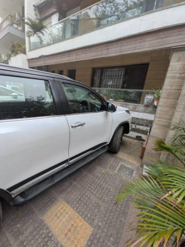 Second-hand 2022 Toyota Fortuner Legender 4x4 AT 2023 for sale in Gurgaon-3