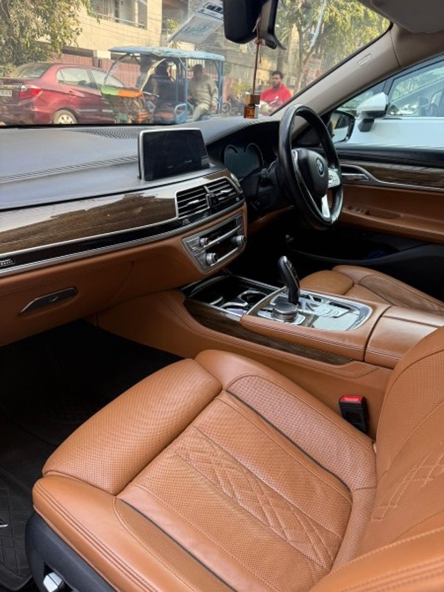 Second-hand 2019 BMW 7 Series 730Ld DPE Signature for sale in New Delhi-3