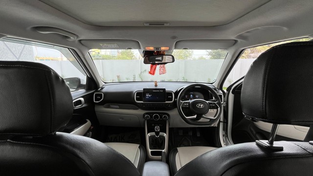 Second-hand 2024 Hyundai Venue S Opt Turbo for sale in Warangal-6